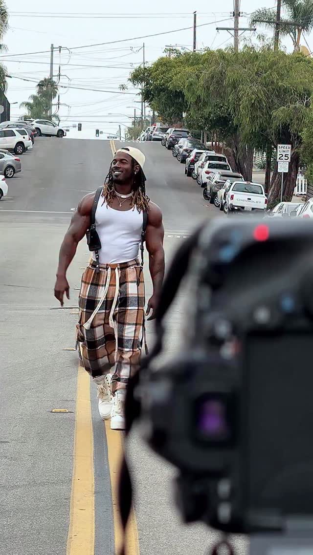 Shifting

#fashiondesigner #2xolympian #personaltrainer #masterherbalist #massagetherapist