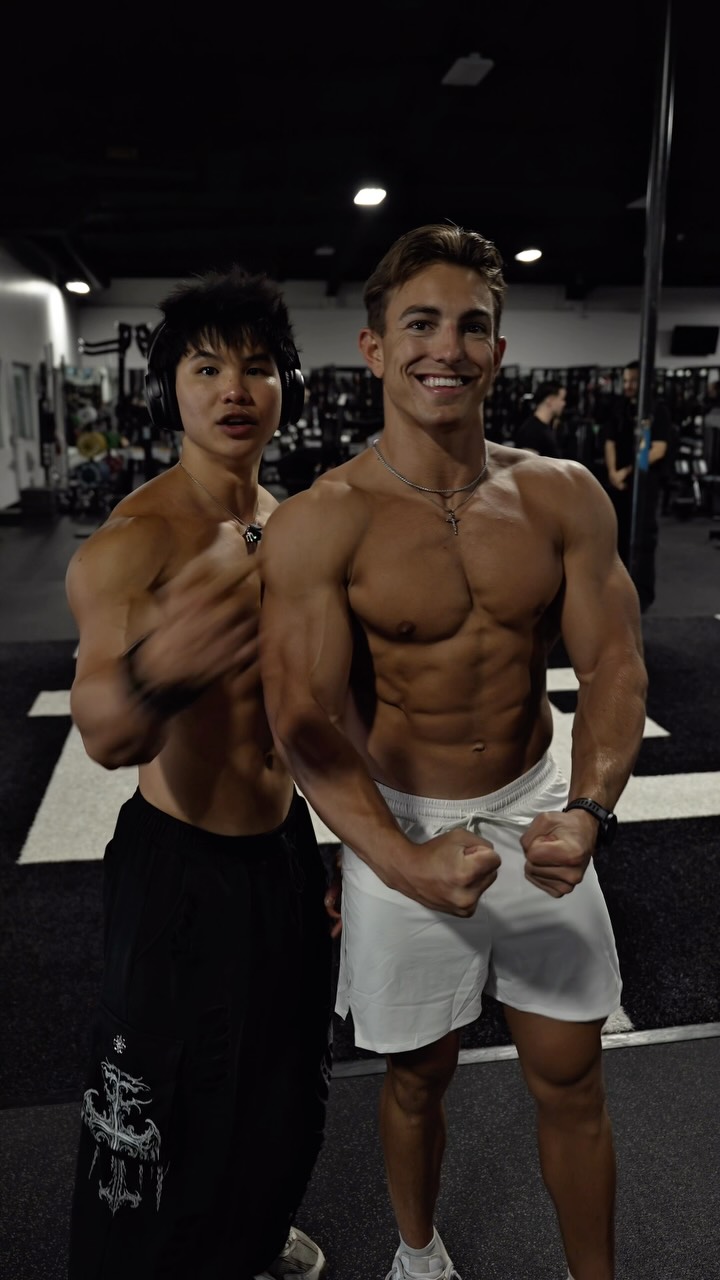 If you want THESE do theseeee | Shoulder Workout for Gains 

@fitphusion helping me out with this one

#gym #motivation #workoutroutine #vir