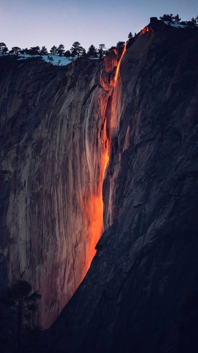 It’s almost time for Firefall! 🔥 Every February, Yosemite’s Horsetail Fall lights up the early evening sky with fiery or