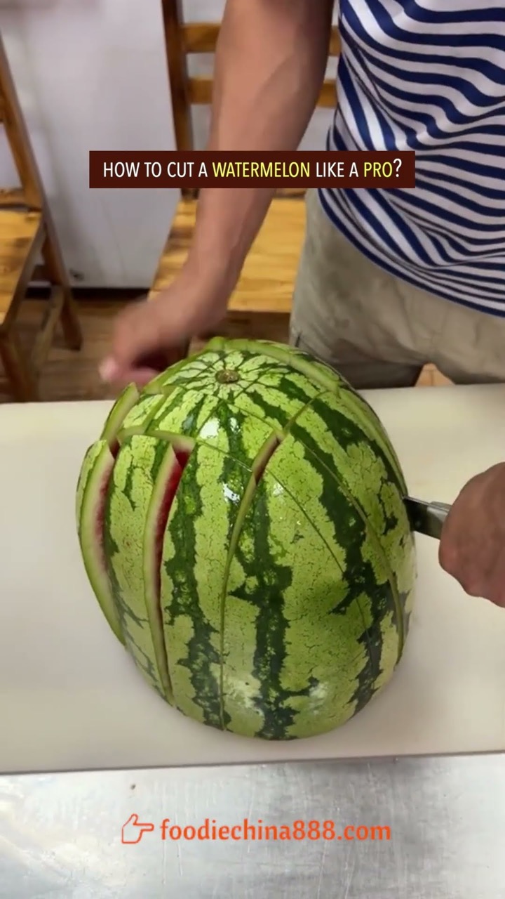 HOW TO CUT A WATERMELON LIKE A PRO? #pov #asmr #watermelon #fruit #lifehacks