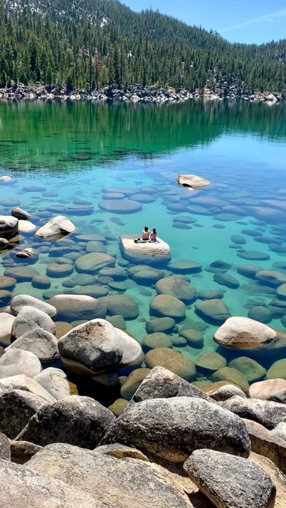 What a perfect moment in Lake Tahoe looks like…🫶🏼

📍East shore, Lake Tahoe, NV

#laketahoe #tahoe #tahoelife #tahome
