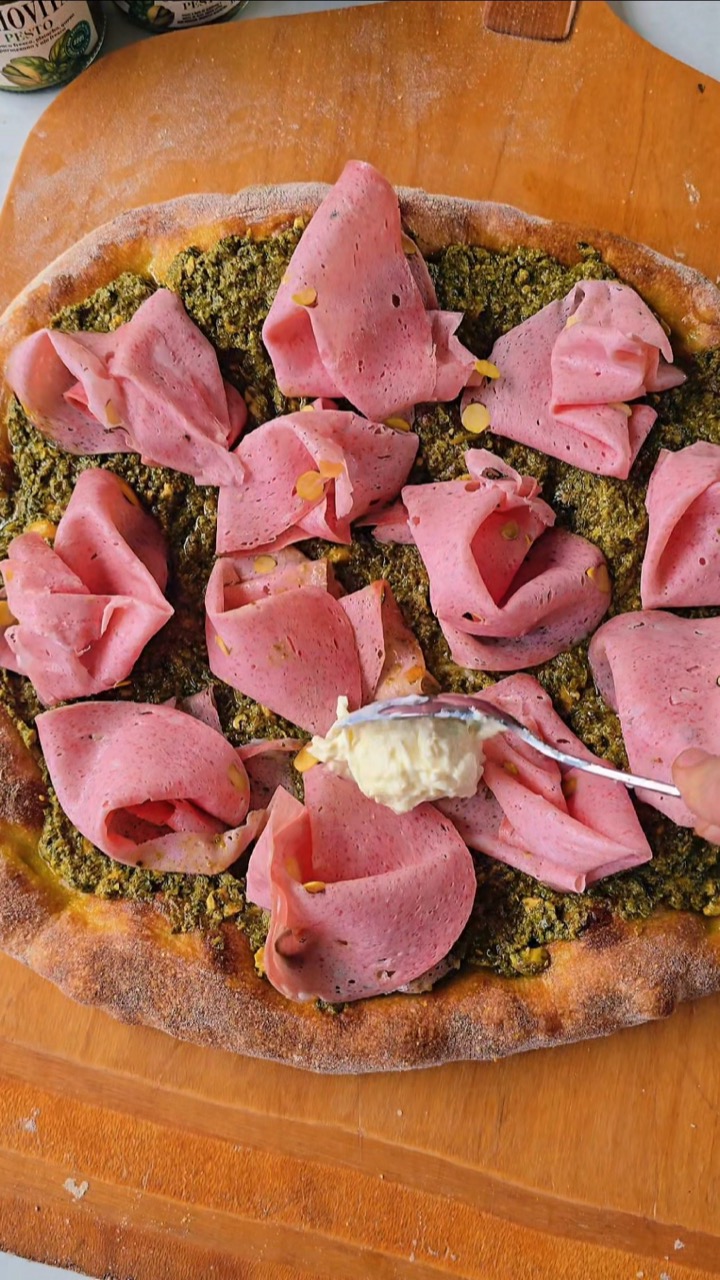 Pistacchio Pesto & Mortadella Pizza  #artisanpizza #itspizzatime #pizza #cooking