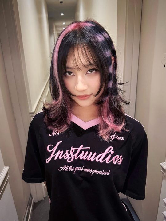 ʇoı̣ꓤ ʞuı̣Ԁ  #pinkhair #colorblock #jiraikei #nychairstylist #nychairsalon @greenboneshop