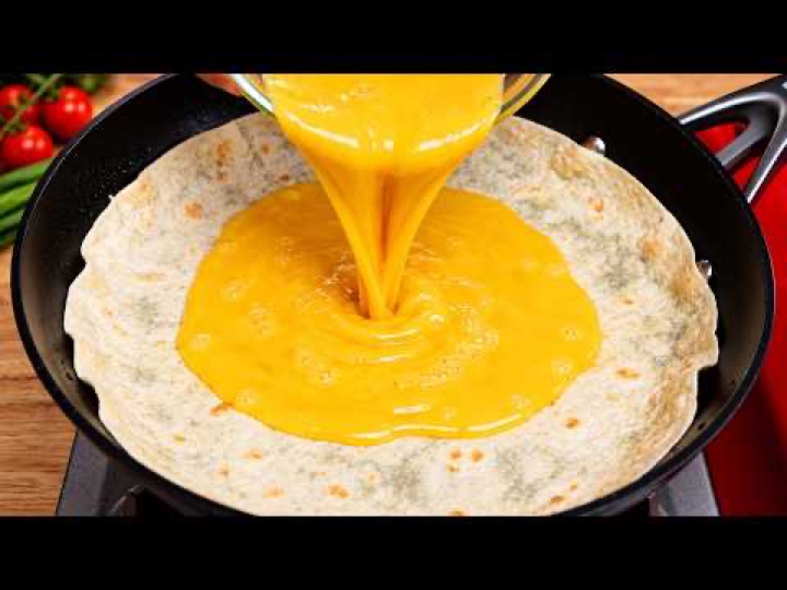 I Pour 3 Eggs on a Tortilla and Make This Delicious Breakfast!