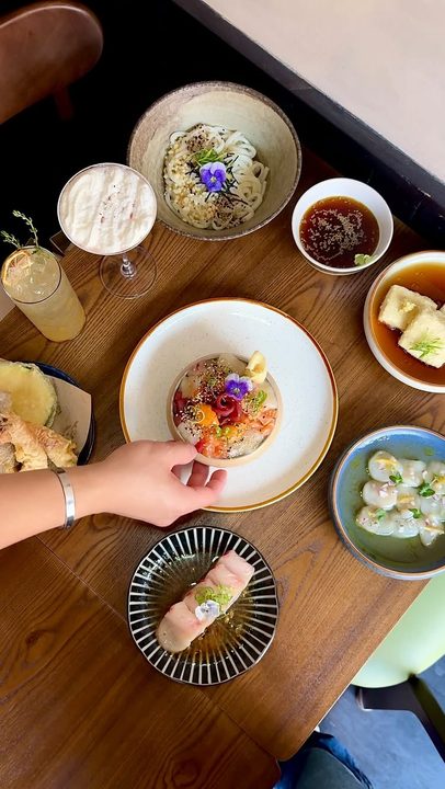 📍kei izakaya 

@thekeinyc located in midtown manhattan is such an underrated izakaya with a variety of items on their recently revamped menu. they’ve added multiple new things including seasonal summer items that you can