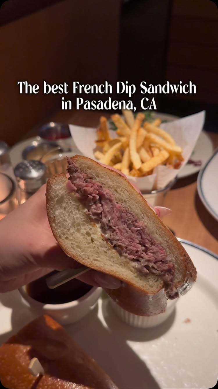 @houstonsrestaurants is one of my favorite restaurants in Pasadena! They have their own private lot and the menu is so diverse. There’s so m