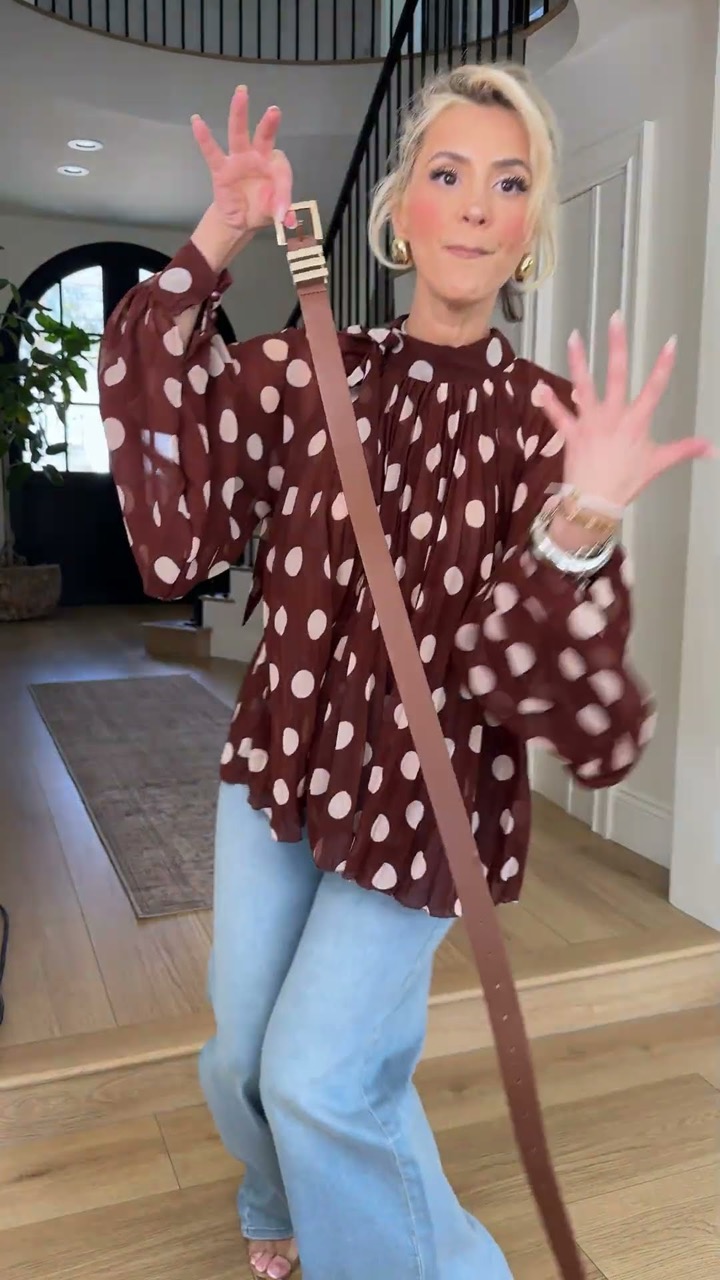Cute tops & jeans | brown edition 🤎 TAP TO SHOP 🔗 https://urlgeni.us/amzn/VGEUXR