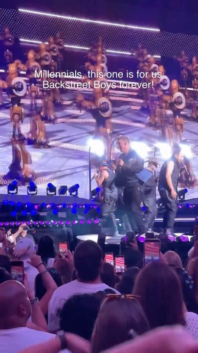 Everybody… yeah! Millennials know exactly what that means.😭🔥🎶 
#backstreetboys #backstreetboysvegas #sphere #lasvegas #millennials