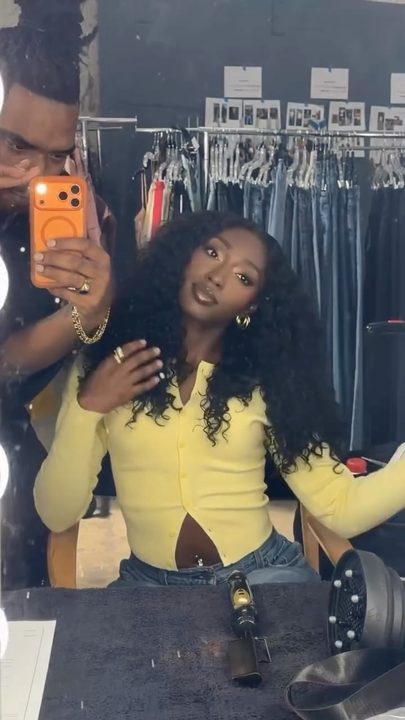 WEEZYDIDIT x @aniyaaharvey 
Custom unit using @cheveuxextensions
MUA: @jaleesajaikaran