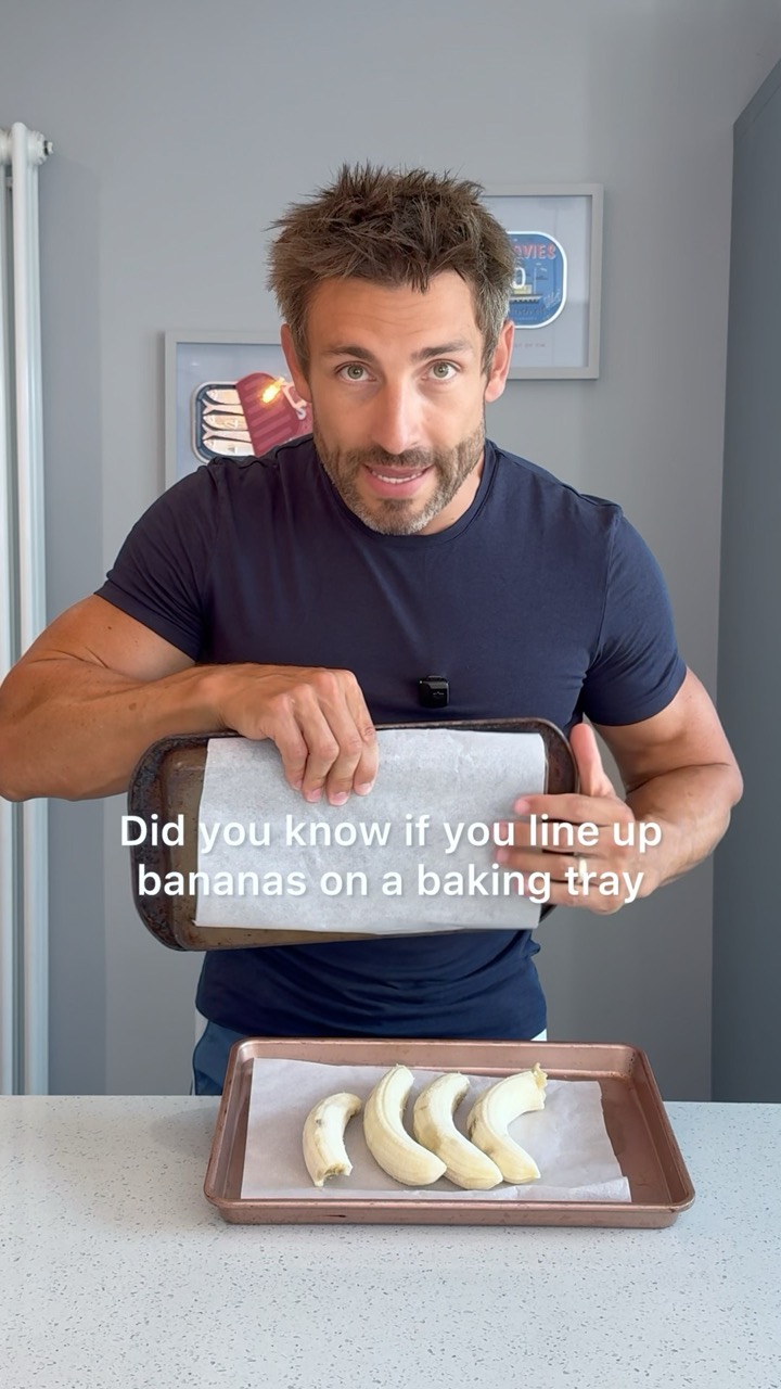 Here is how to make a super healthy and tasty banana, peanut butter, dark chocolate snack.