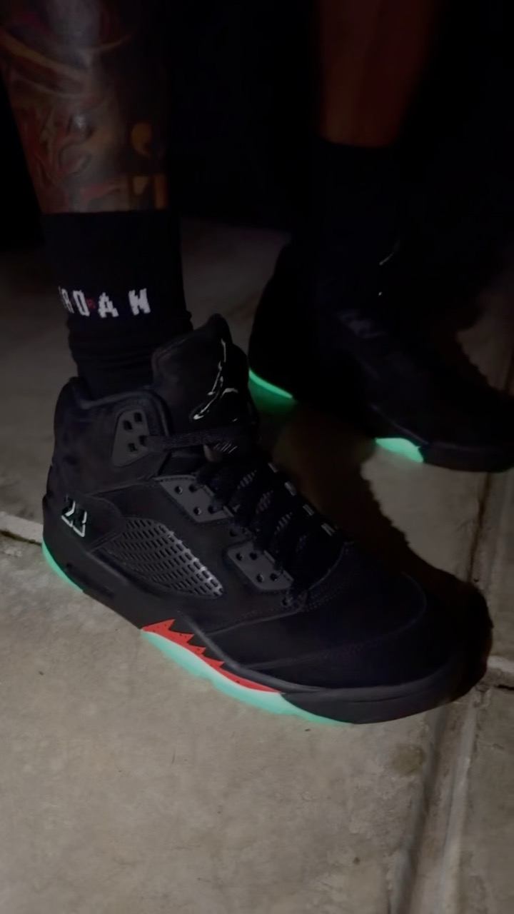 🎃🎃 HALLOWEEN JORDAN 5s ON FEET LOOK 👀👀 WHATS YOUR THOUGHTS ON THIS PAIR??