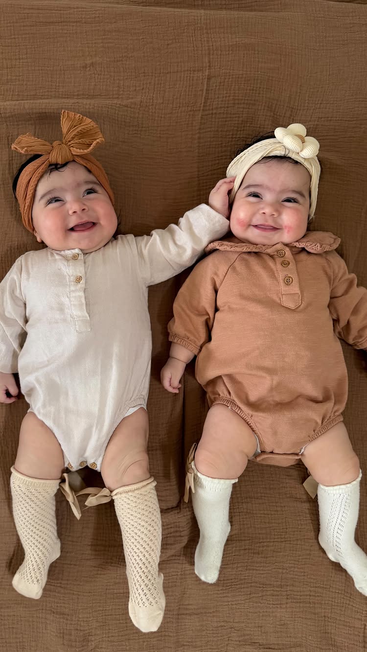 Love language: handing out babies to my friends 💗💫 #girls #auntieduties #friendshipbabies #momlife #3under2 #twins