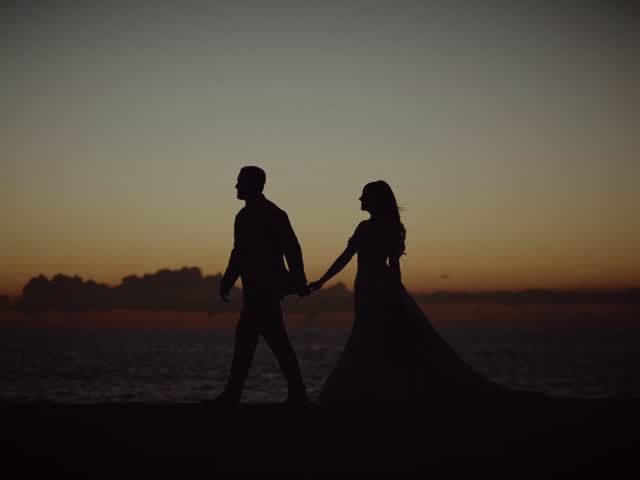 In Todos Santos, time slows down.
The desert leans into the ocean,
and the light begins to change.

At Mas Olas, Todos Santos, nothing needed to be added —
the horizon did the rest.
A destination wedding held together by
