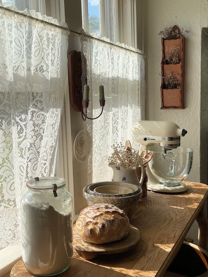 the art of slowing down 💭

#cozyhome #simpleliving #farmhouseliving #homedecor #countryliving