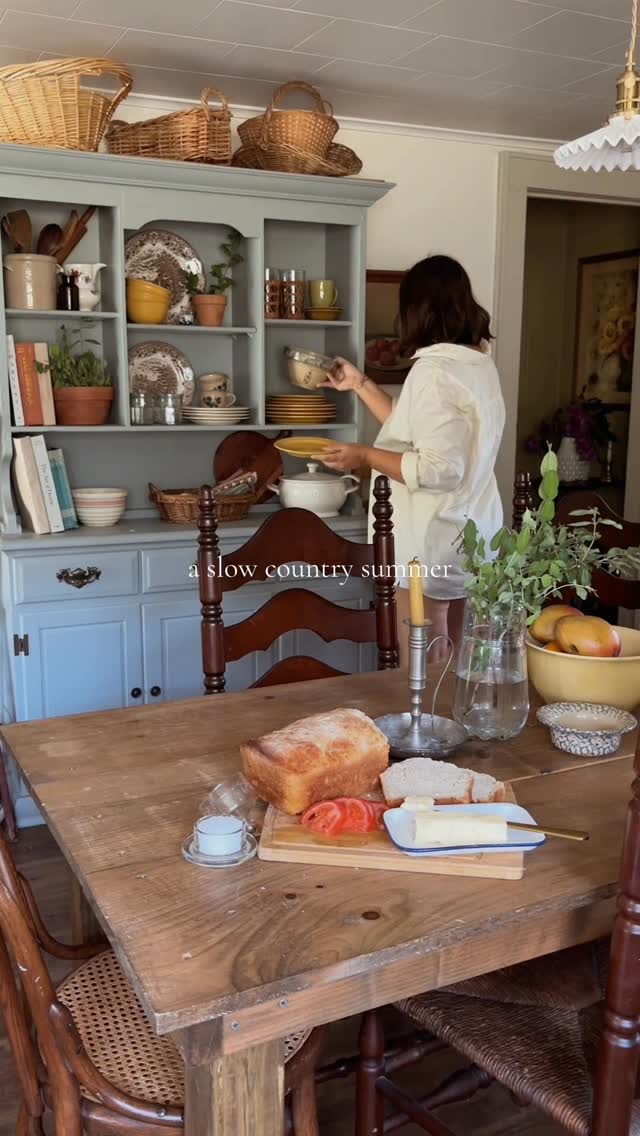 It’s a fresh tomatoes, salted butter, Delta Dawn summer 
☀️🍅🤎

#countrysummer #simpleliving #cozyathome #slowliving #summerdays 
@weckjars
