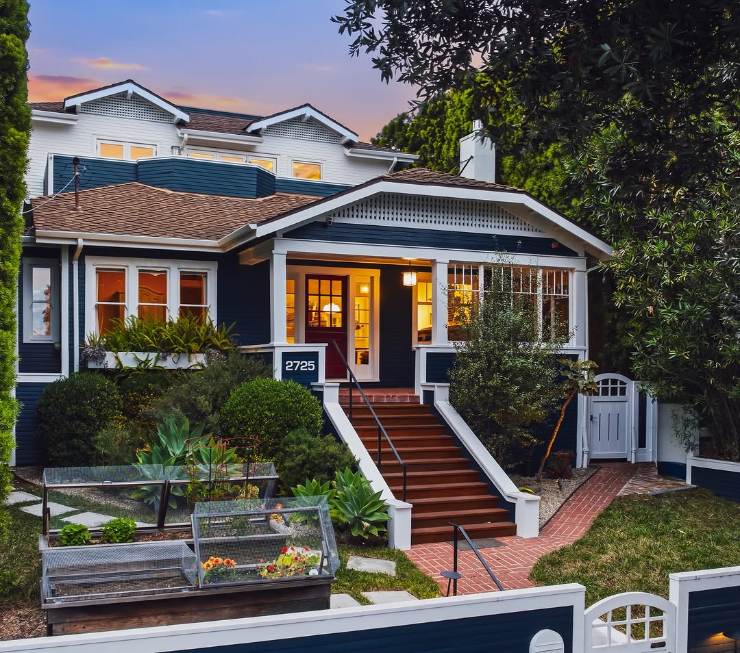 🏡🥐 You’re invited! Modern Craftsman & Croissants in Ocean Park, Santa Monica 90405

📍 Just listed: 2725 6th Street, Santa Monica, CA 9040