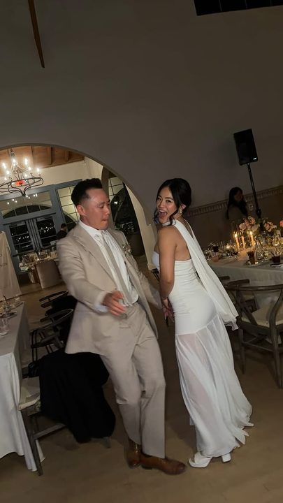 When you get married the same night the @nyknicks win the NBA Finals 🎉🍾🏀💍

Planning @joyfullyco_ 
Venue @grandgimeno 
Photography @kristineandcharles 
Videography @yugenfilmss 
Content @viv.hana_socials 
Florals @wild_an