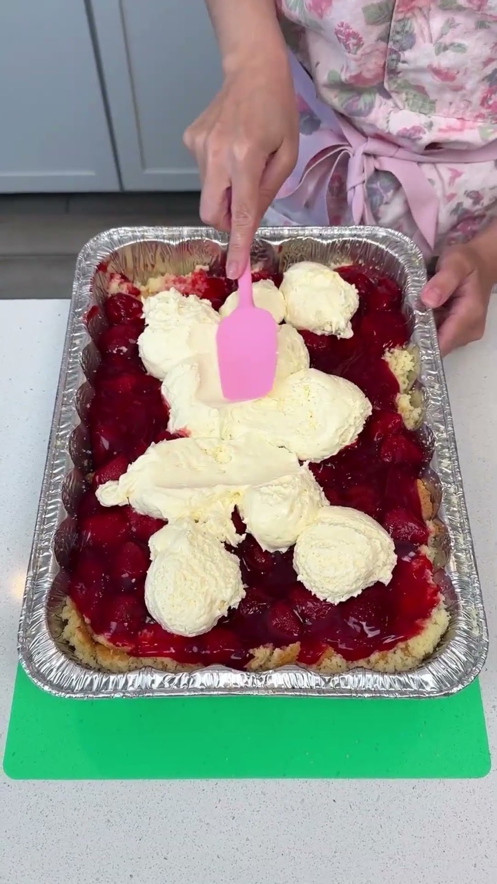 Easy Strawberry Dessert #easyrecipe #recipe #dessert #strawberry #cheesecake