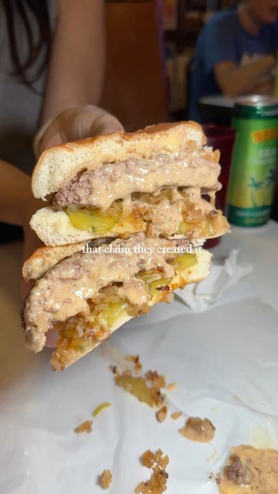 My burnt tongue is never going to recover 

#minneapolisfood #juicylucy #jucylucy