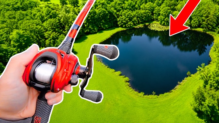 Fishing for 10lb Bass in HIDDEN Pond...