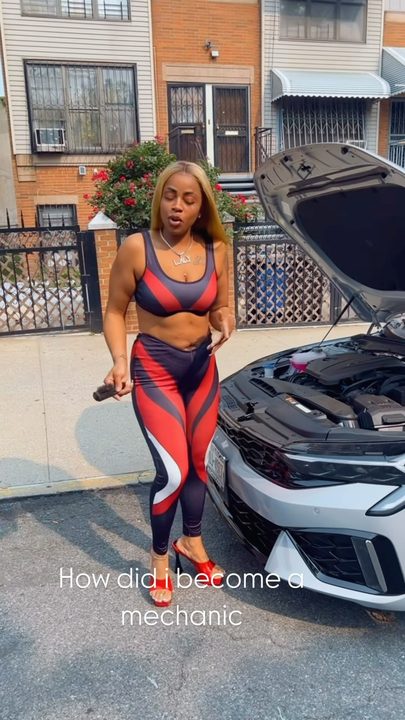 I DONT KNOW ANYTHING ABOUT CARS !!! But i will slayyyyyy that hair !!🤏🏾🤏🏾🤏🏾🤏🏾 #lalyslays #nychairstylist #slayed #bronxhairstylist #nychair #wigs #braids #viral #viral #wig #wigs