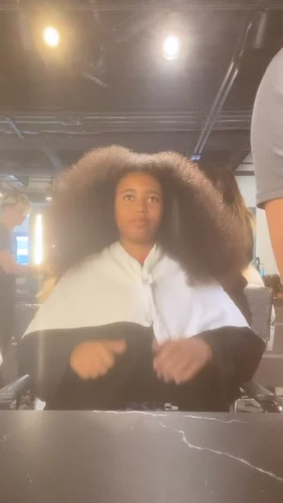 Proof that you can bleach Afro -textured hair (Hair is often coiled, spiraled, or zig-zagged) & still maintain its integrity.

Such a beautiful head of hair I got to work on today 🥹🥰🌞 

Styled by @jennifermatoshair 

@ri