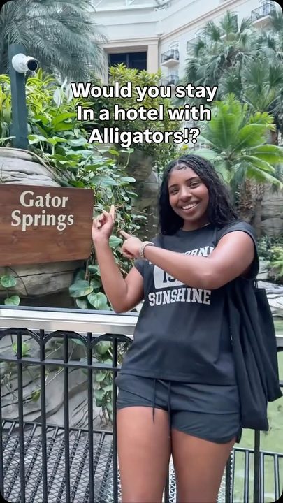 This hotel is literally a vacation inside a vacation 😳🌴 4 minutes away from Disney world 

@GaylordPalms blew my mind — there’s a full water park, nightly light show, actual gator feedings, and even a whole mini city ins