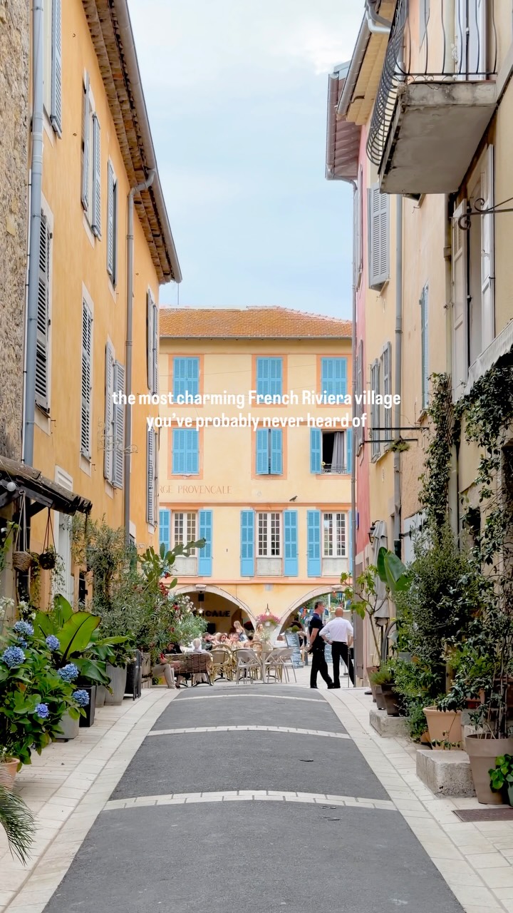 Welcome to VALBONNE 🇫🇷 

I hadn’t even heard of this village until we arrived in South of France and it turned out to be one of my favorit