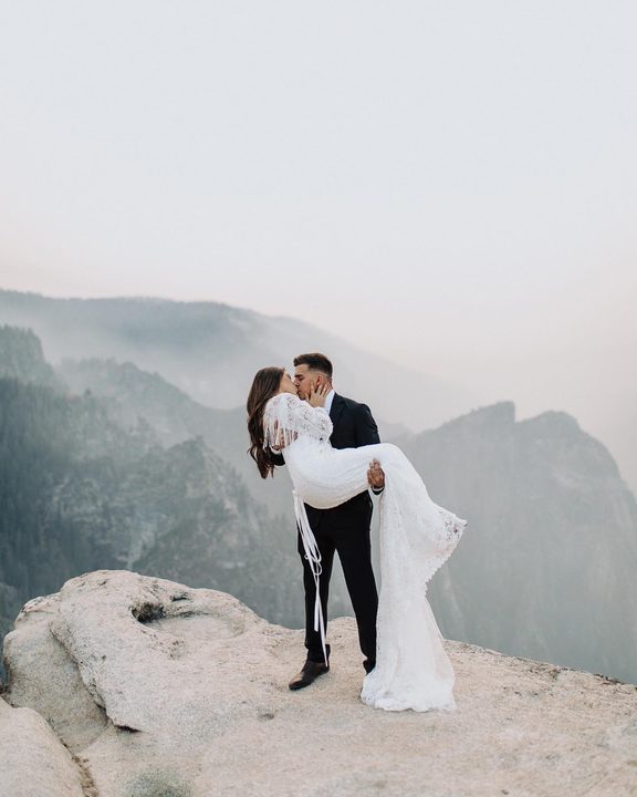 So excited to finally get this dreamy photos😂

Glad Instagram is back 🥴🙌🏽

#yosemite #yosemitenationalpark #taft #taftpoint #taftpointtrail #elopement #yosemiteelopement #yosemiteelopementphotographer