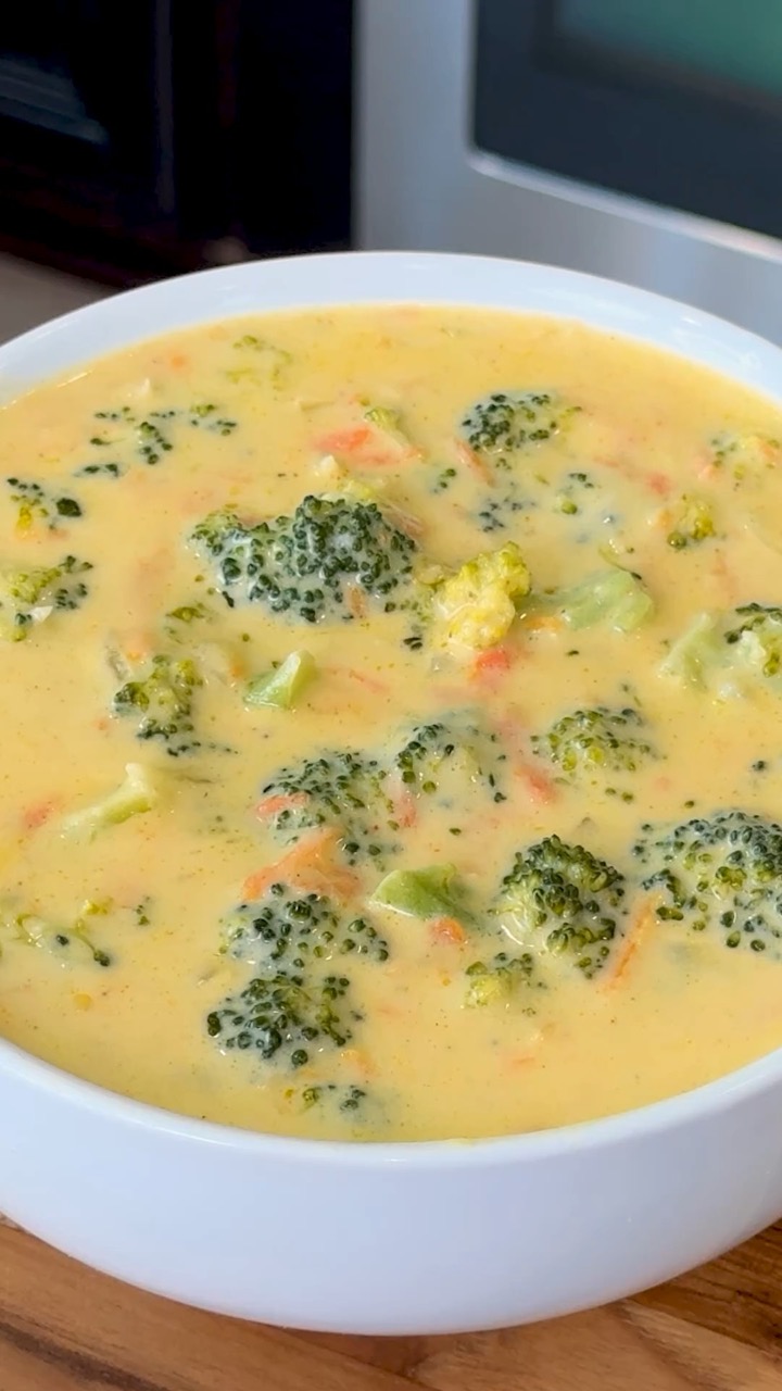Broccoli Cheddar Soup (Better than Panera!) Easy Recipe #shorts