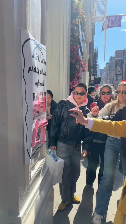 @ineedrsvp in SoHo ✨💛💅🏽💅🏽