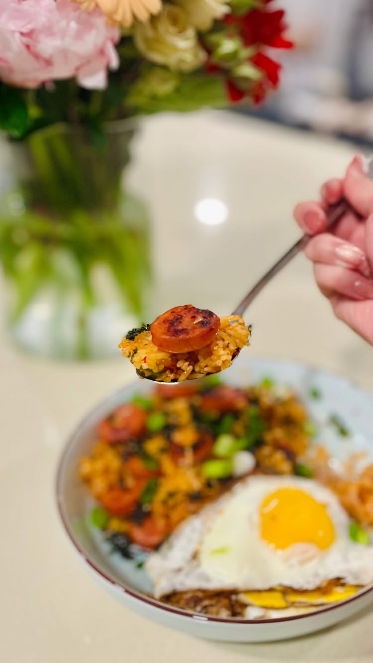 Hacked the recipe for one of my favorite comfort foods! 

Kimchi fried rice just got so easy using the all-in-one kimchi seasoning from @tbk