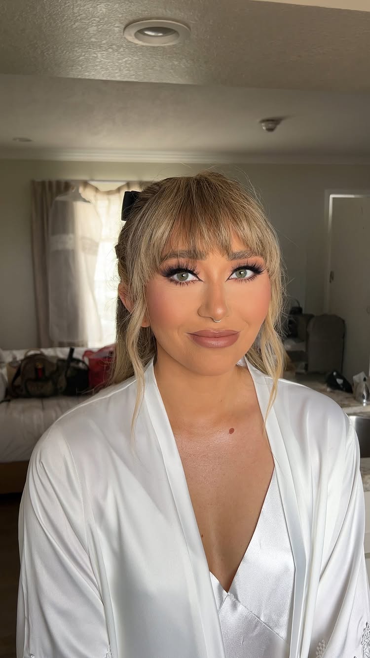 so much fun switching up from traditional bridal glam 🖤 @hair__by__kyndal thanks for trusting me always xo

#bridalmakeup #weddingmakeup #s
