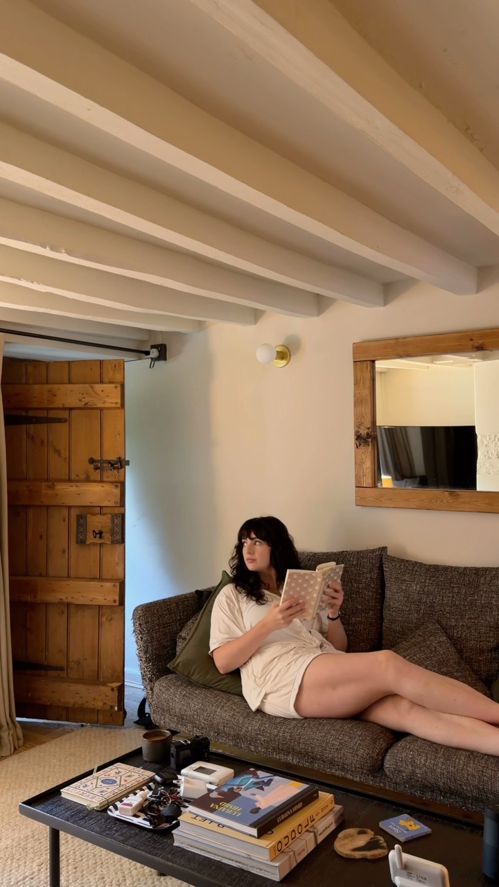 Waking up in our cottage in the countryside on the first day of Autumn 🍂