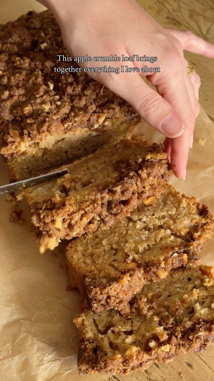 Apple crumble loaf #cosybaking