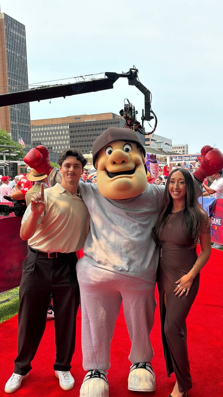 ⭐️ All-Star Game Red Carpet ⭐️ ran around with some old and new friends, watch through for a fun life update 😗 #padres #baseball #allstar #