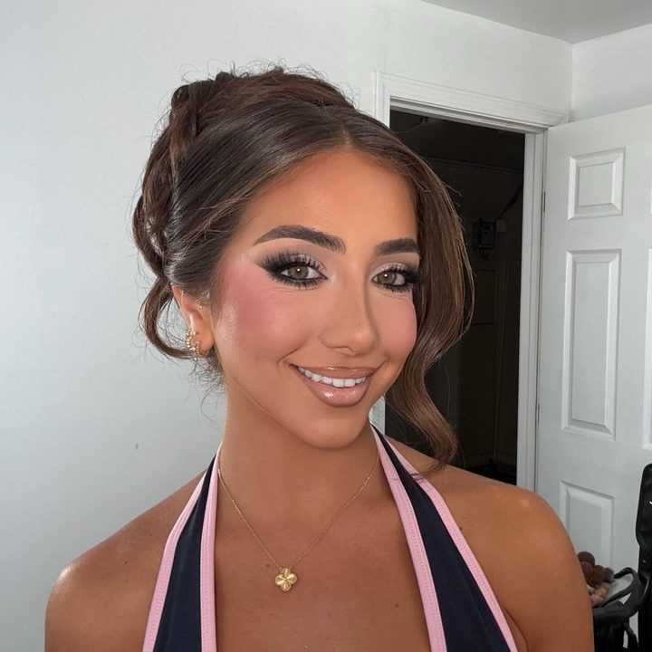 makeup by me
Hair: @hairbylinajebo