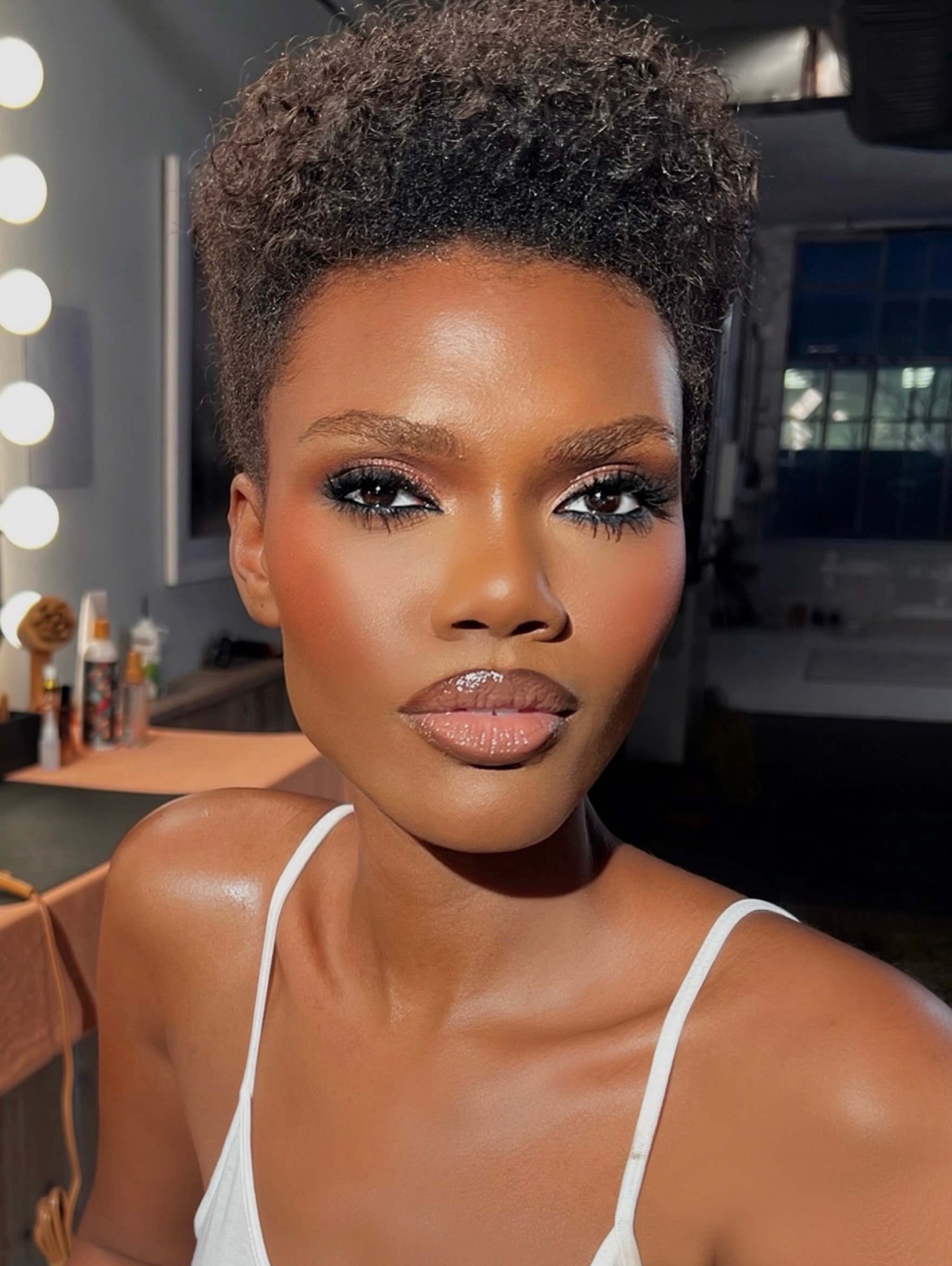 #MakeupByMila x @ultabeauty 

Muse: @londonknight_ 

90’s inspired glam using all black-owned beauty: @beautystat @fentybeauty @juviasplace.