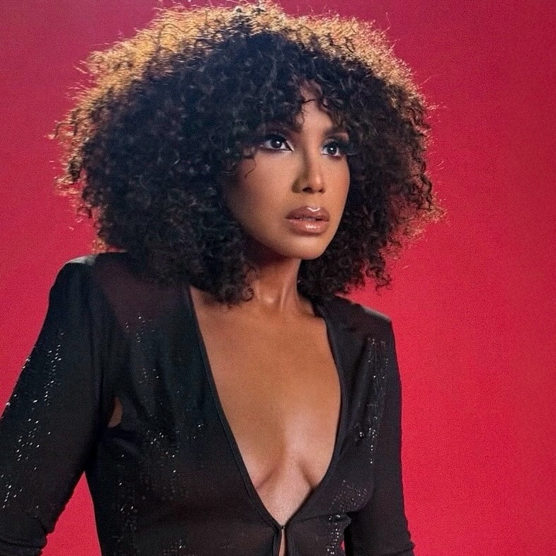 90’s FINE. 

@tonibraxton 

#MakeupByMila 
Hair: @iamhairbyhe 
Stylist: @ashleyseanthomas 

•
•
•
•
•
•
•
•
•
•
#lamua 
#losangelesmakeupart