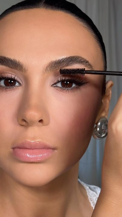 Shadow liner - yay or nay? 👀 

@kevynaucoin black eyeshadow
@makeupbymario black eyeliner 
@bareminerals champagne eyeliner
@elciecosmetics mascara 

#makeupartist #makeupoftheday #eyeliner