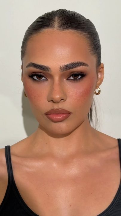 Sun-kissed ✨🧡🌞
@rarebeauty happy sol
@lancomeofficial concealer 
@rarebeauty blush 

#makeupartist #makeupoftheday #bronzymakeup #sunkiss
