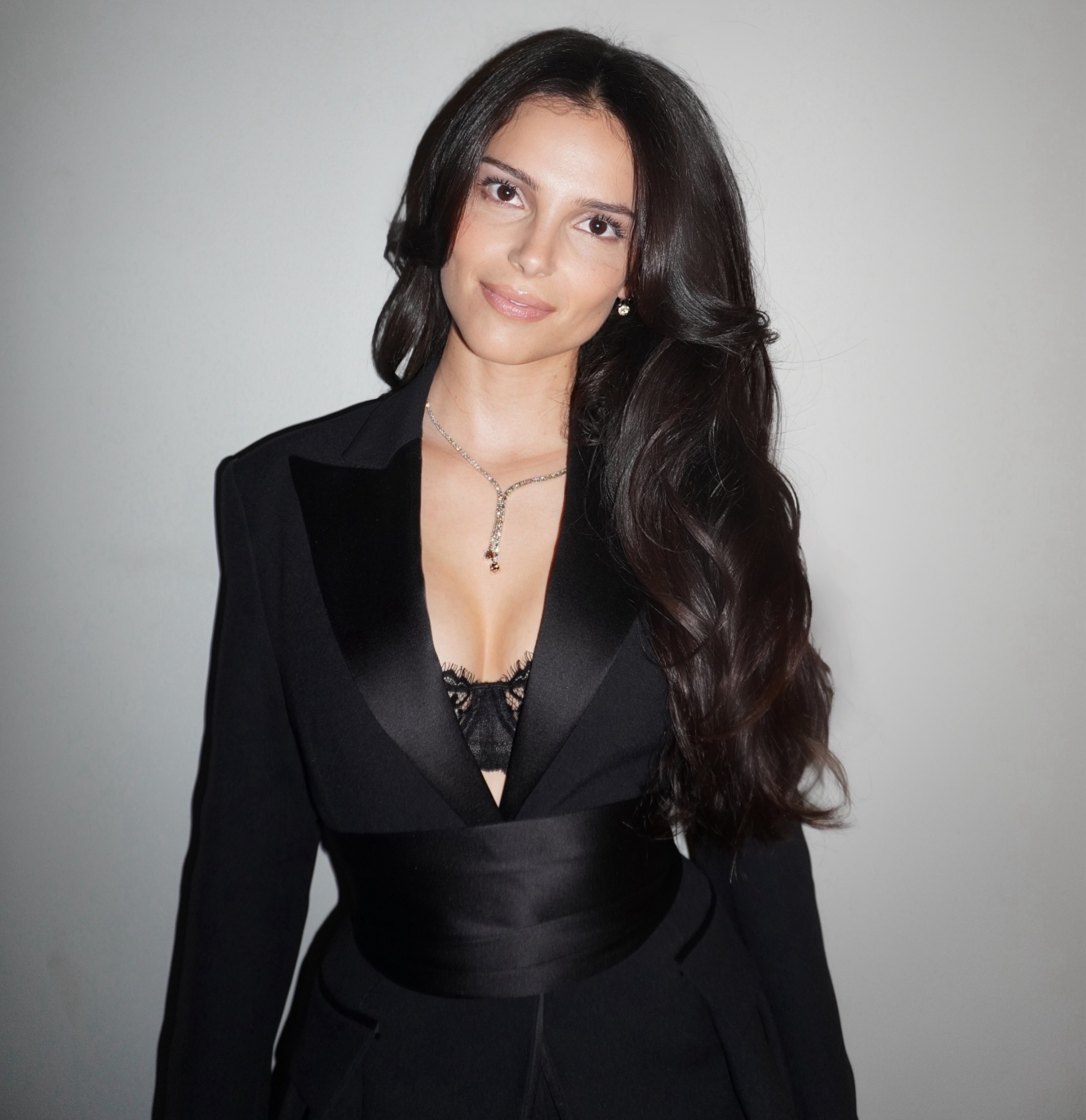 INDE 🖤🖤
@indenavarrette x @jimmykimmellive 
.
.
Styling @mrenriquemelendez 
Makeup @kayli_rachelle 
Hair me using @schwarzkopf  @schwarzko