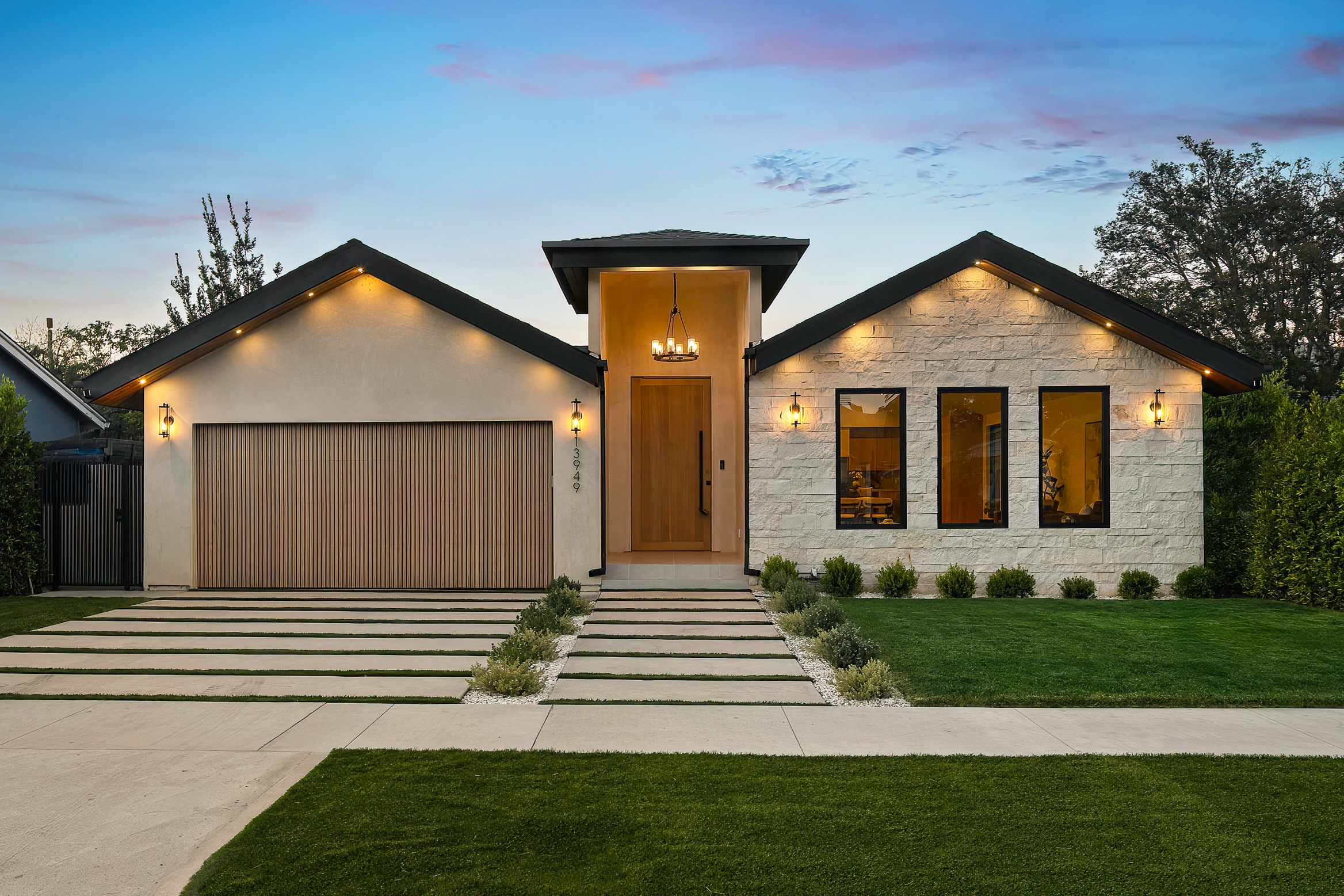 FEATURED LISTING
.
.
13949 Cumpston Street, Sherman Oaks
3 Bed | 3.5 Bath | 2,516 SqFt | 6,360 SqFt Lot
Offered at $2,279,000

Situated in t