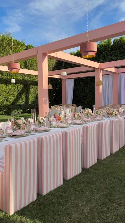 A little Beverly Hills Hotel magic, reimagined at Villa Royale! 

The blush stripes and soft pastels made for the most ICONIC reception! 

Venue | @villaroyale_palmsprings 
Planning & Design | @michellegaribayevents 
Pho
