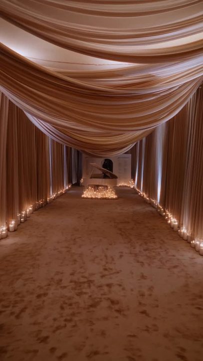 Not just lit — alive ❤️‍🔥
Candleight as movement & draping as architecture to create an entrance that truly establishes the mood.

@aanniiee.p__ 
@byynatalie 
@taglyancomplex 
@mtb_event_rentals 
@vogue.candles 
@unifier