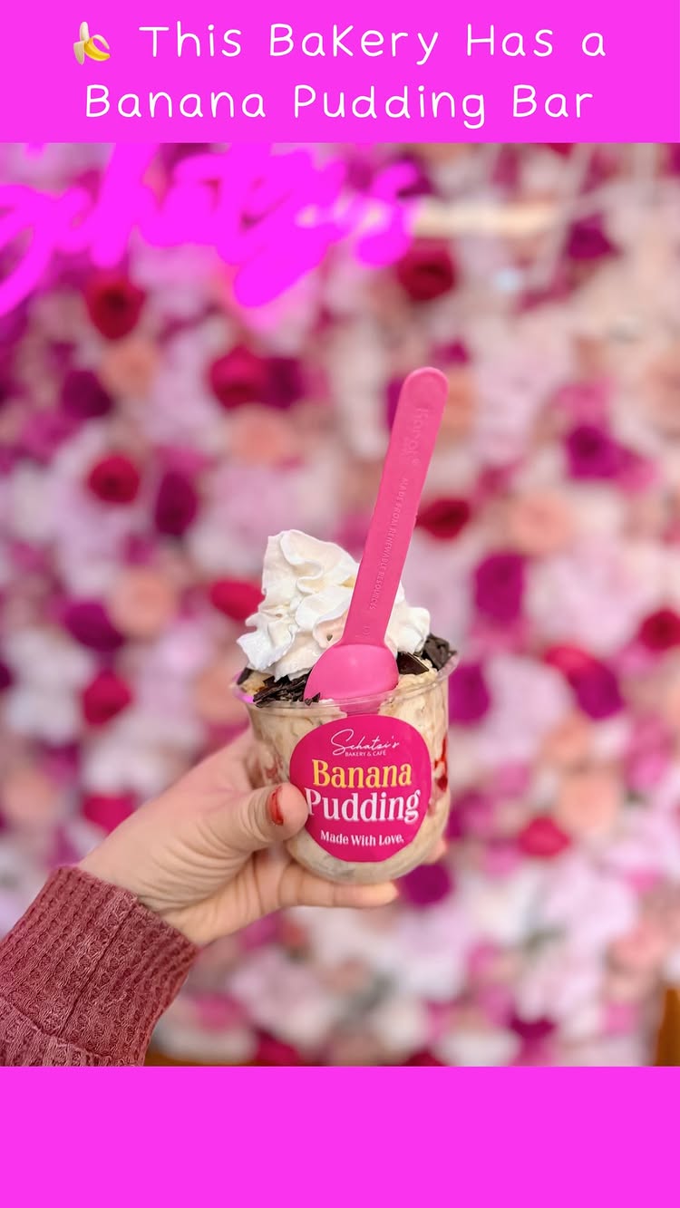 🍌 Calling all banana pudding lovers! I found a bakery with an entire Banana Pudding Bar, charming décor, and plenty of photo-worthy spots. 