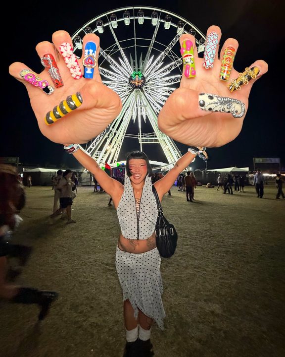 Day 2 🌷 BIEBERCHELLA 🤪🌵🏜️ best day of my life, only thing that would make this better is if my little dawg was hurrrrrr 🐻 miss u boo thang @bigdogkuma ✨ #COACHELLA