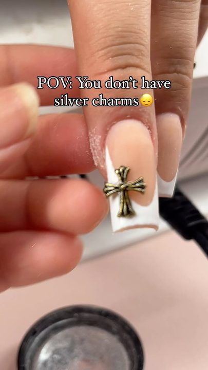 I love this, it gives it a smoother look. What you think? 🤔💭

Details :

- I mix a little bit of black gel polish with clear top coat (Kupa).

- Apply a thin layer on top of the charm and cure for 60 seconds. It depends 