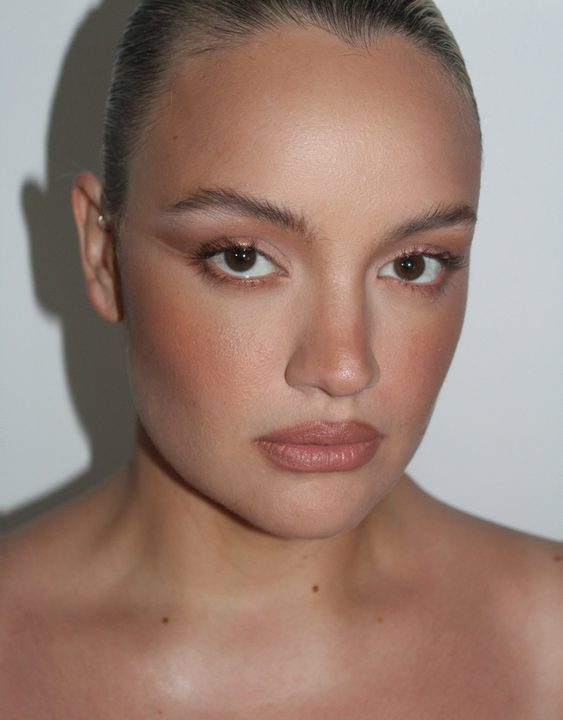 Bronzed. Sculpted.

Makeup + photo by Natalie Ventola

Key Products Used:
• @makeupbymario Master Mattes® Eyeshadow Palette: The Original
• @maybelline Serum Lipstick with Hyaluronic Acid Matte – 001 Crop Top

#Editorial