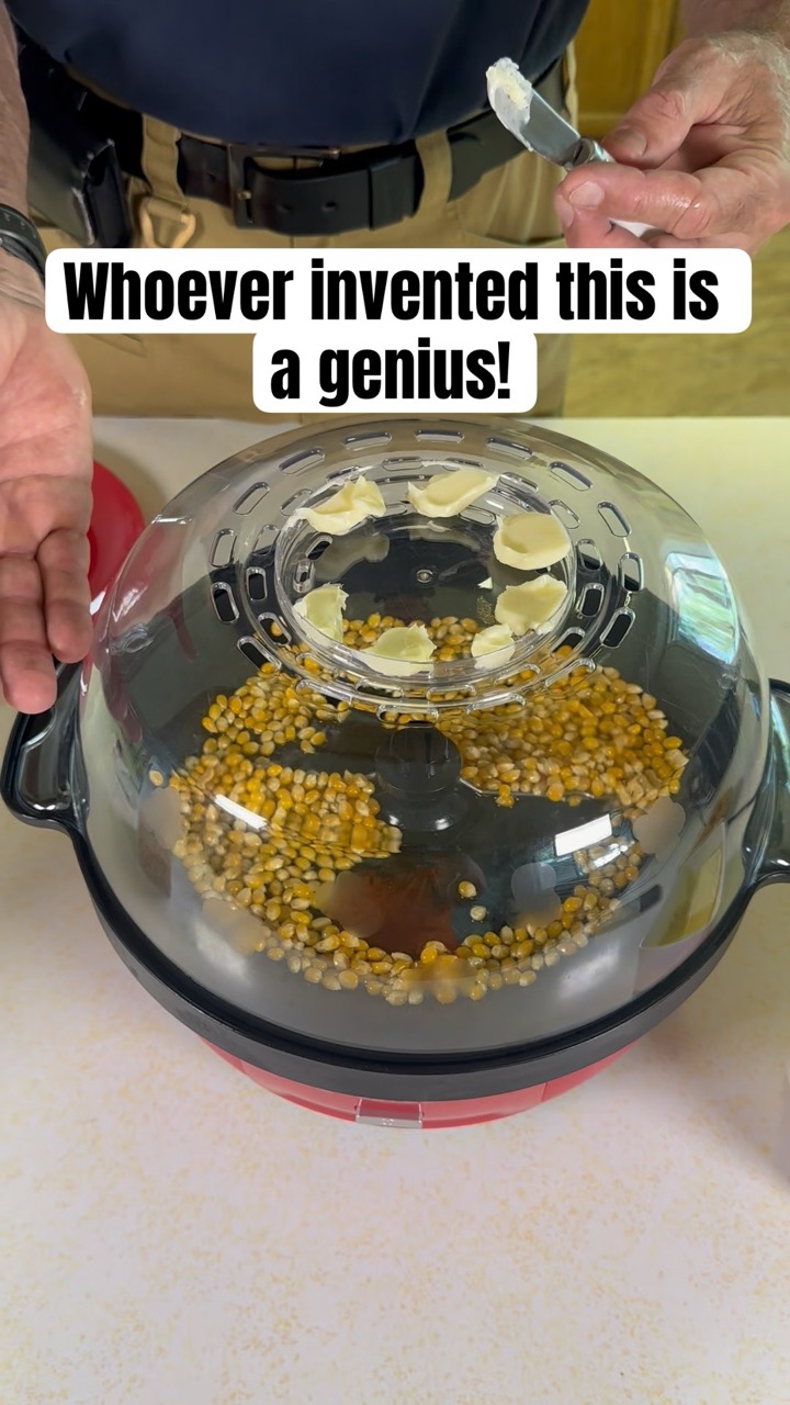 Cooking popcorn has never been a breeze with popcorn popper maker